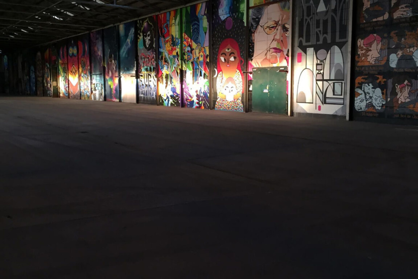 Hangaren på insidan. Alla målningar som gjordes här under åren 2013 är väldokumenterade och utgivna i boken GRAFFITI HANGAREN 2013- 2018 med fantastiska bilder av Nils Bergendal och stiligt formgett av Thobias Franzén.